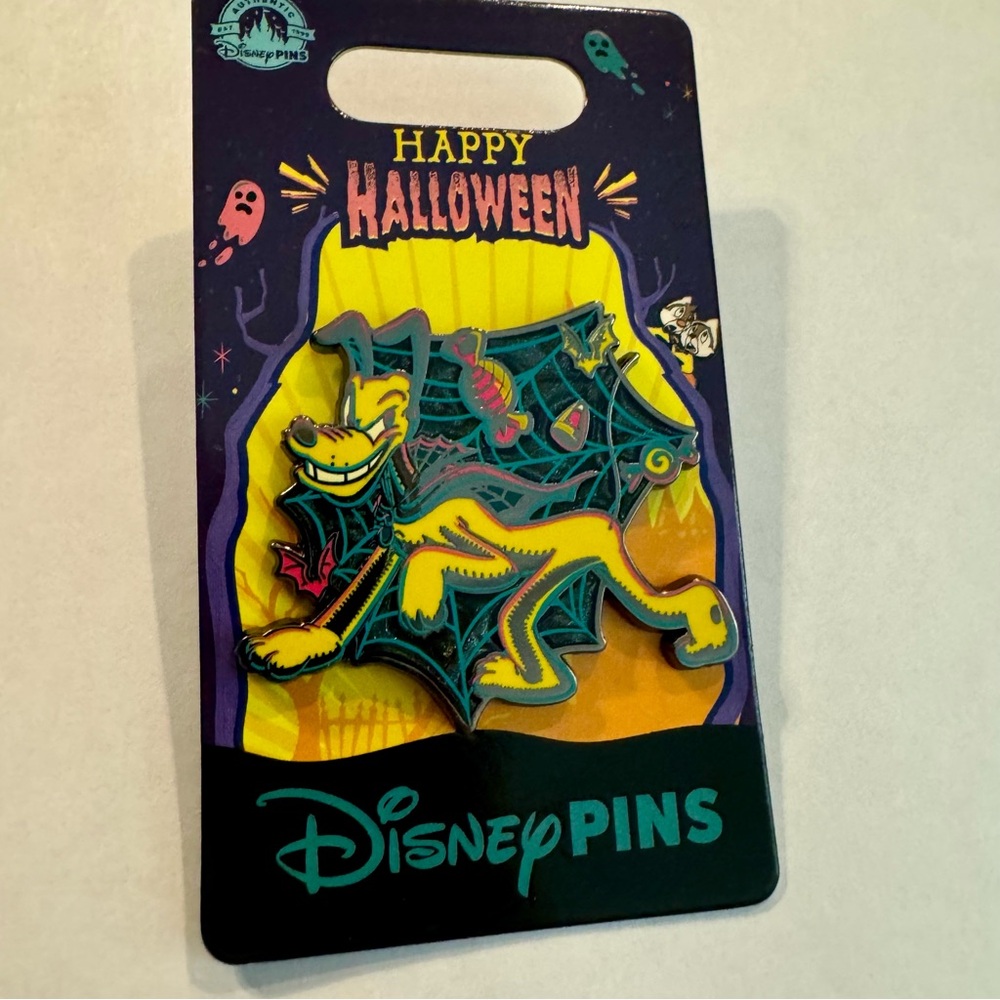 NWT. Pluto in Halloween cape
Laser print elements
Mickey icon pin back